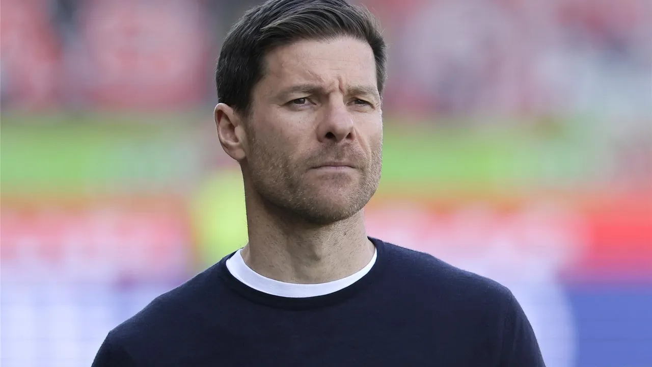 ألونسو يضع 3 صفقات شرطاً أساسياً للموافقة على تدريب فريق ليفربول